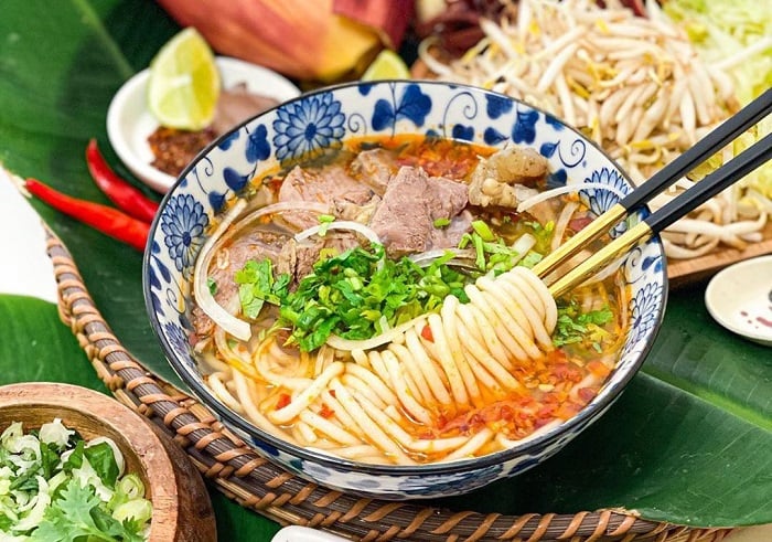 cẩm nang du lịch sài gòn-bún bò huế